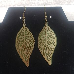 Elegant Leaf Design Earrings in Gold and Green